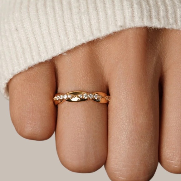 Aurora Gold Crystal Ring - Picture 2 of 5